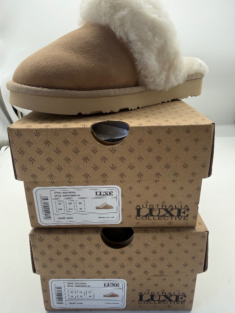 Australia Luxe Co Mools. Kids size 12 EU 30 and Youth 4 EU 36